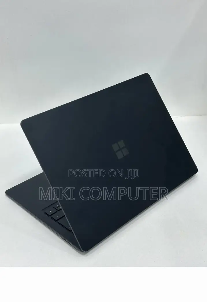 New Laptop Microsoft Surface 8GB Intel Core i5 SSD 256GB