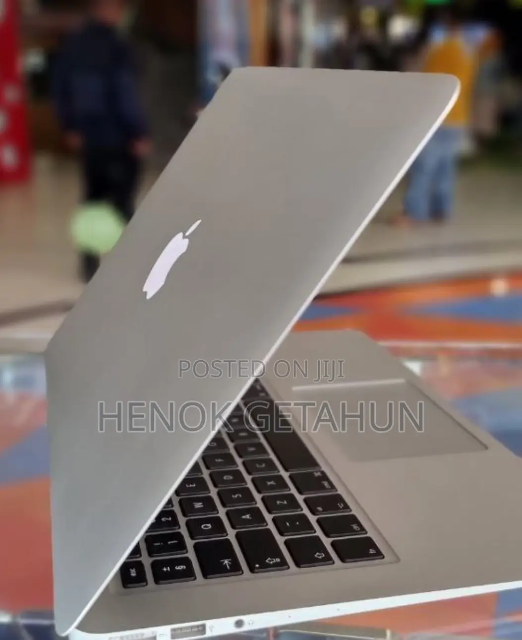 New Laptop Apple MacBook Air 2023 M2 4GB Intel Core i5 SSD 256GB