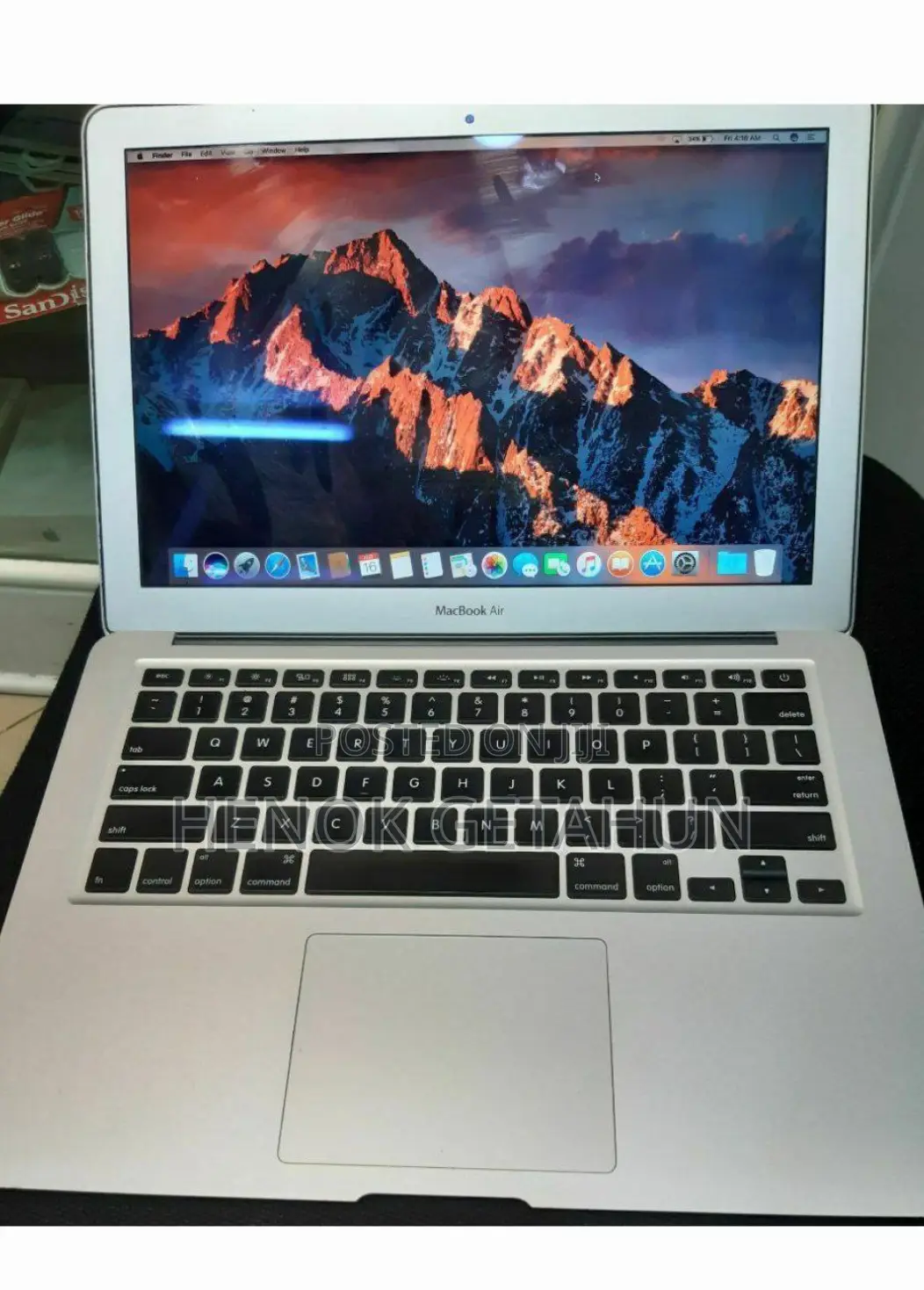 New Laptop Apple MacBook Air 2023 M2 4GB Intel Core i5 SSD 256GB