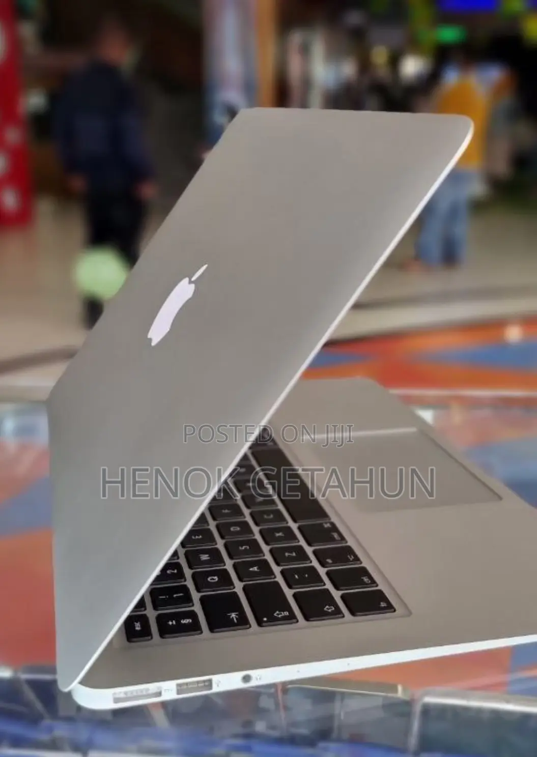 New Laptop Apple MacBook Air 2023 M2 4GB Intel Core i5 SSD 256GB