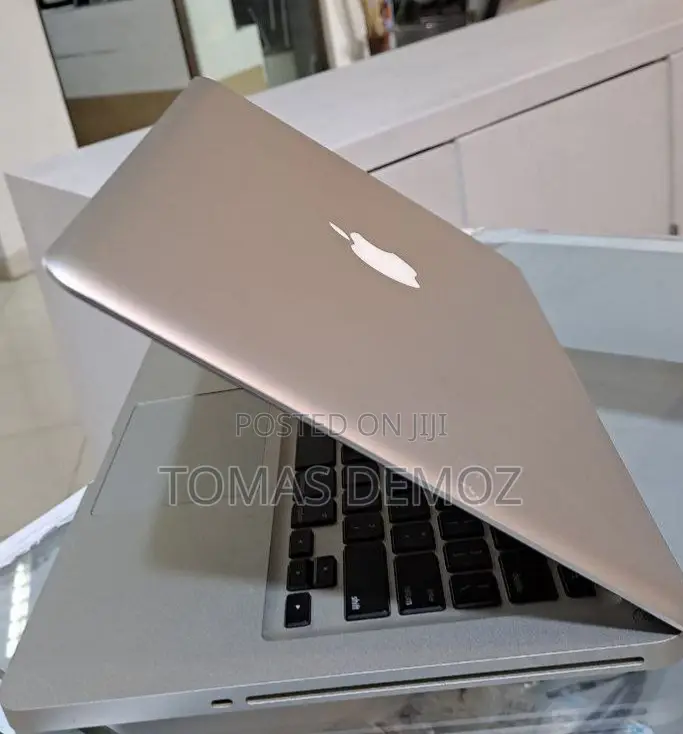 New Laptop Apple MacBook 2012 8GB Intel Core I5 HDD 320GB