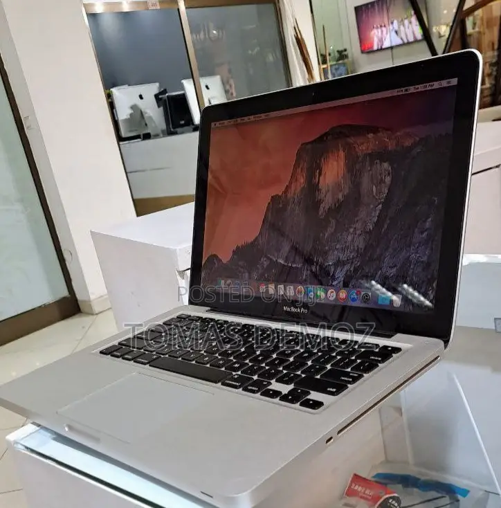 New Laptop Apple MacBook 2012 8GB Intel Core I5 HDD 320GB