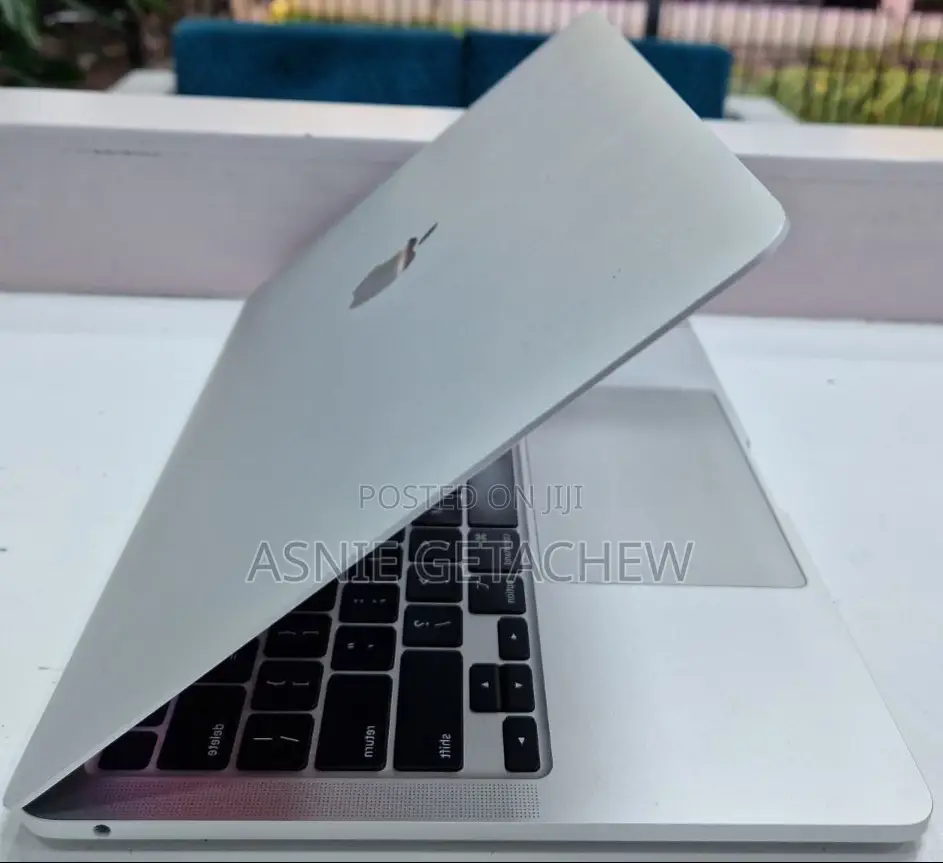 New Laptop Apple MacBook Pro 2019 8GB Intel Core i5 SSD 256GB