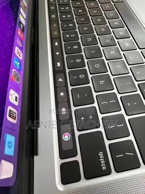 New Laptop Apple MacBook Pro 2019 8GB Intel Core i5 SSD 256GB