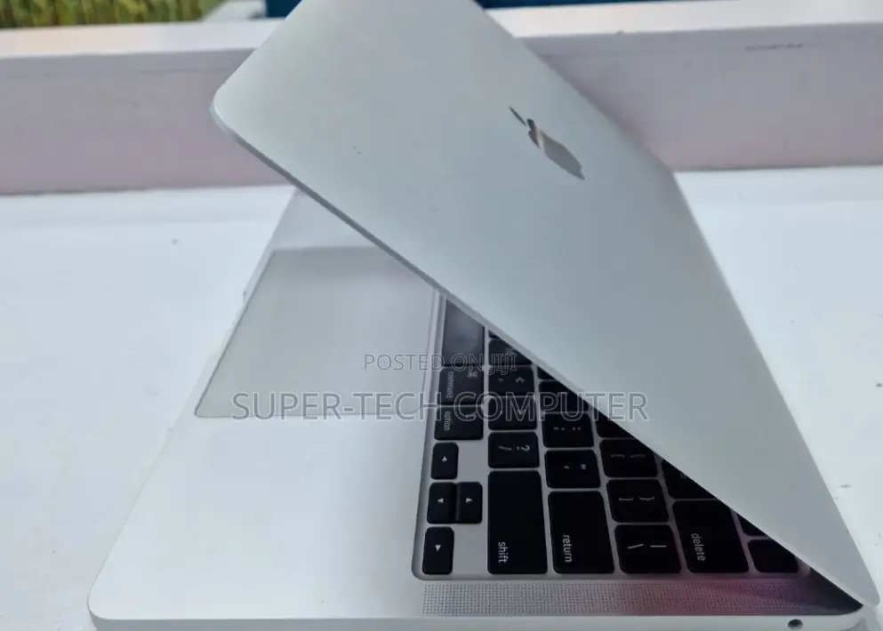 New Laptop Apple MacBook Pro 2019 8GB Intel Core I5 SSD 256GB