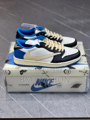 Photo - Air Jordan 1 Low Travis Scott Phantom