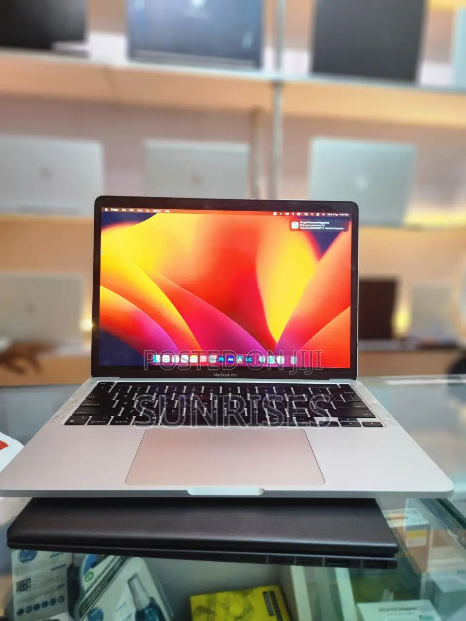 New Laptop Apple MacBook Pro M1 8GB Apple M1 Pro SSD 256GB