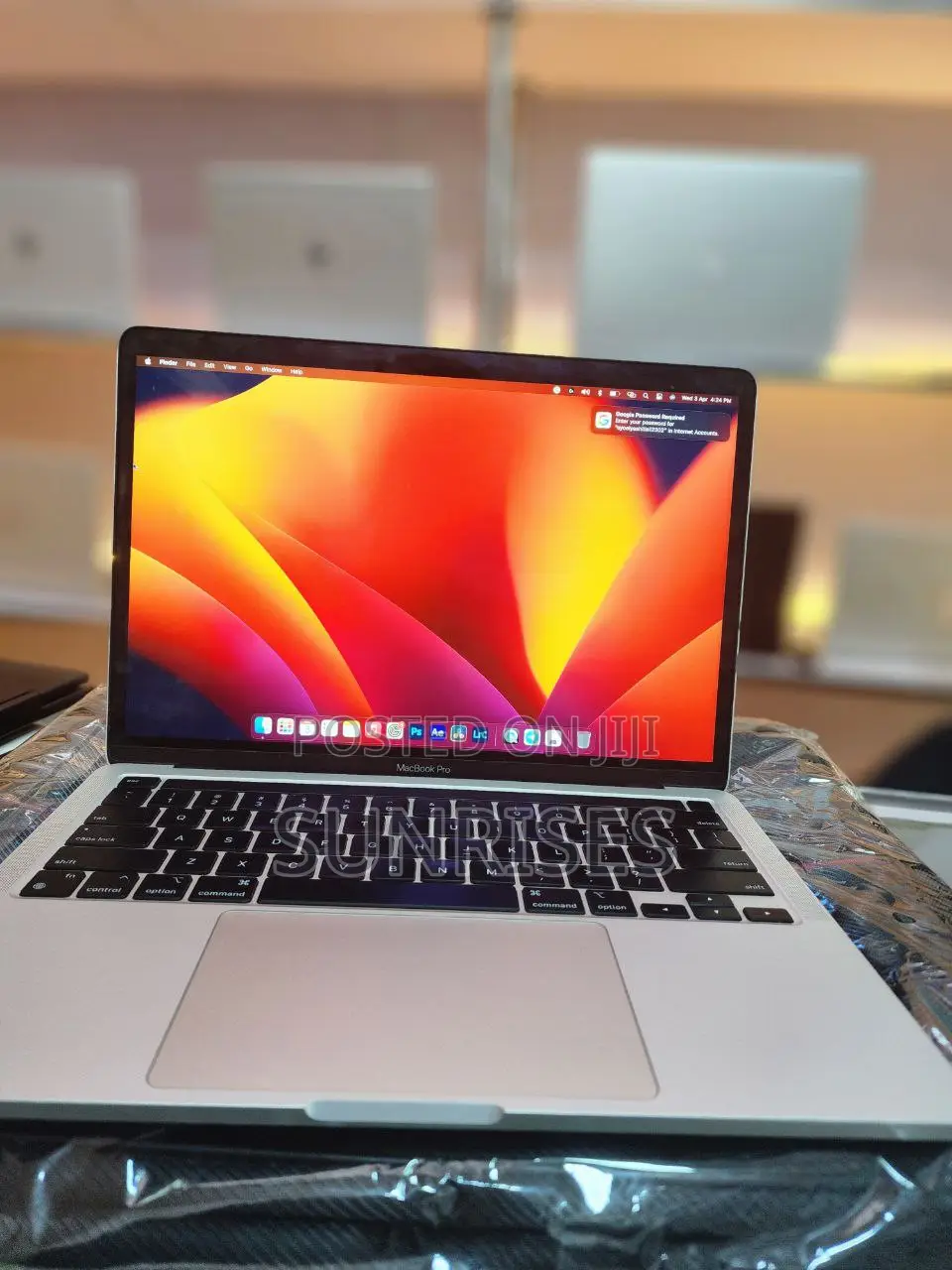 New Laptop Apple MacBook Pro M1 8GB Apple M1 Pro SSD 256GB