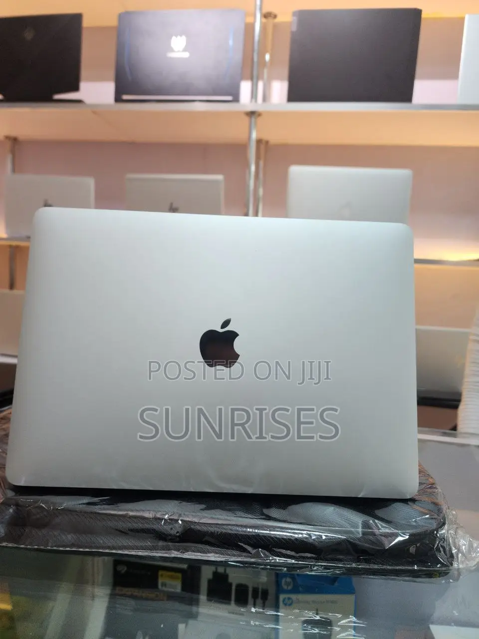 New Laptop Apple MacBook Pro M1 8GB Apple M1 Pro SSD 256GB