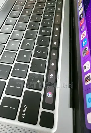 New Laptop Apple MacBook Pro 2019 8GB Intel Core I5 SSD 256GB