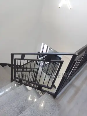 6bdrm Townhouse/Terrace in Bole for sale