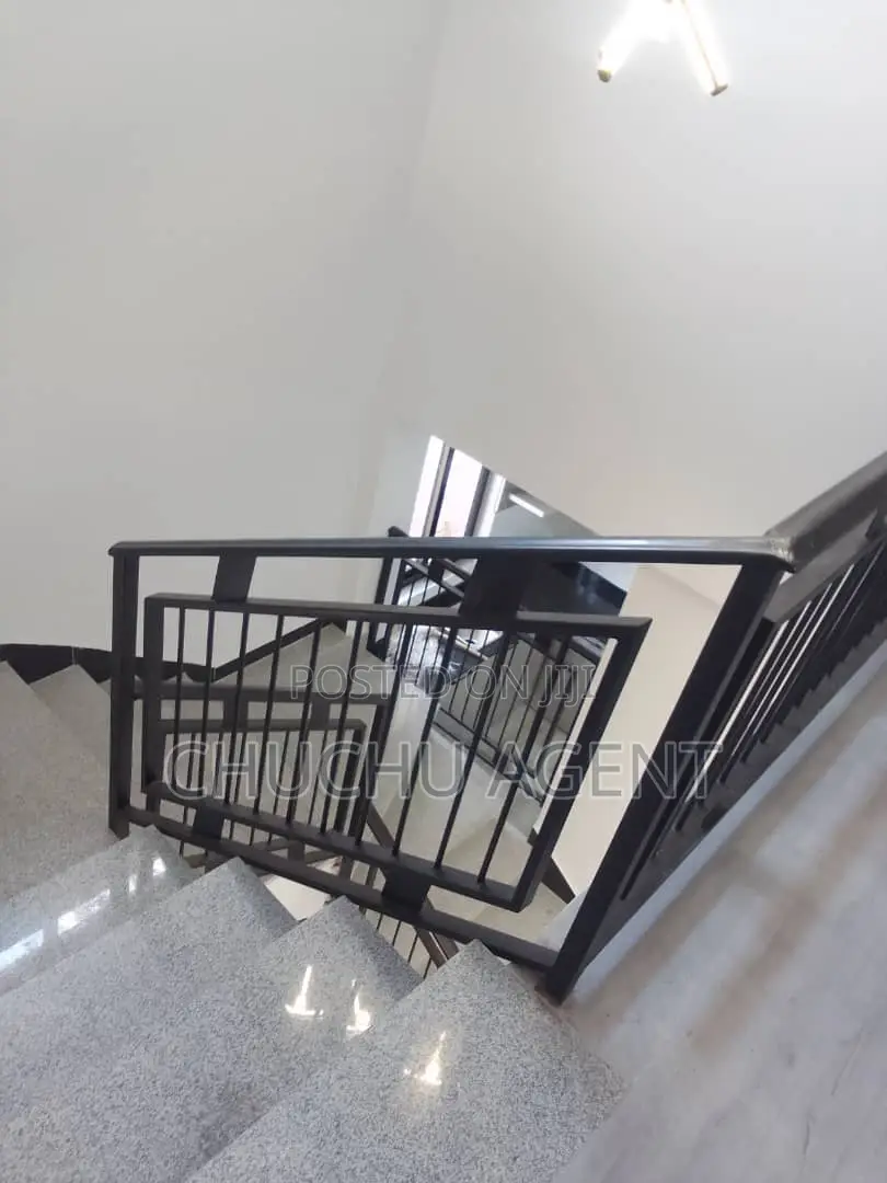 6bdrm Townhouse/Terrace in Bole for sale