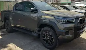 Photo - New Toyota Hilux 2023 Gray