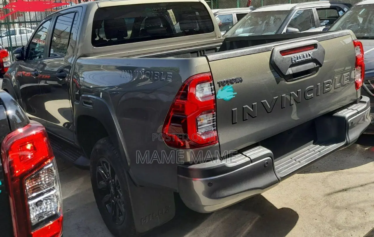 New Toyota Hilux 2023 Gray