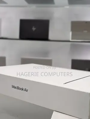 Photo - New Laptop Apple MacBook Air 2022 M2 8GB Apple M2 SSD 256GB