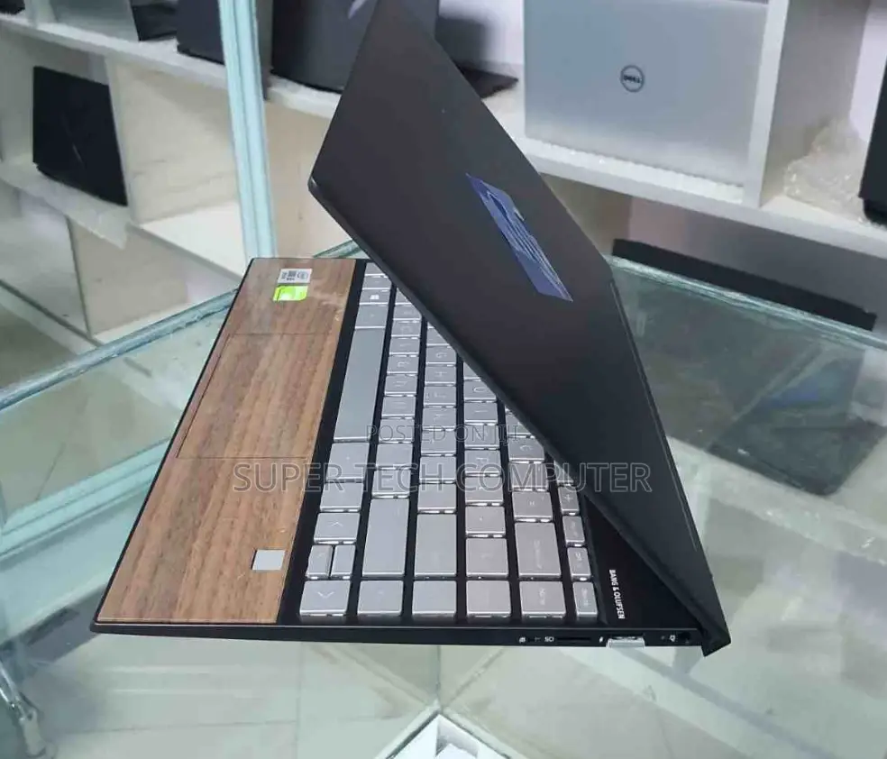 New Laptop HP Envy 15 8GB Intel Core i5 SSD 512GB