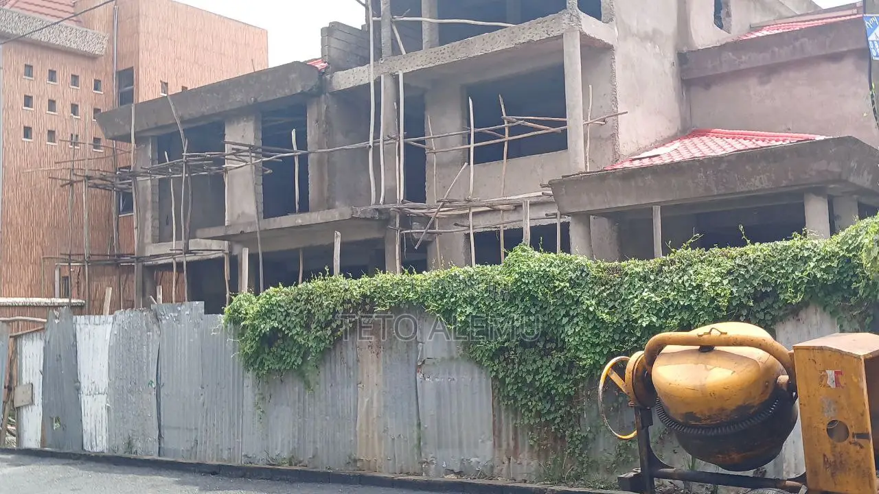 6bdrm House in የሚሸጥ ፌኒሽግ የቀርው አያት, Bole for sale