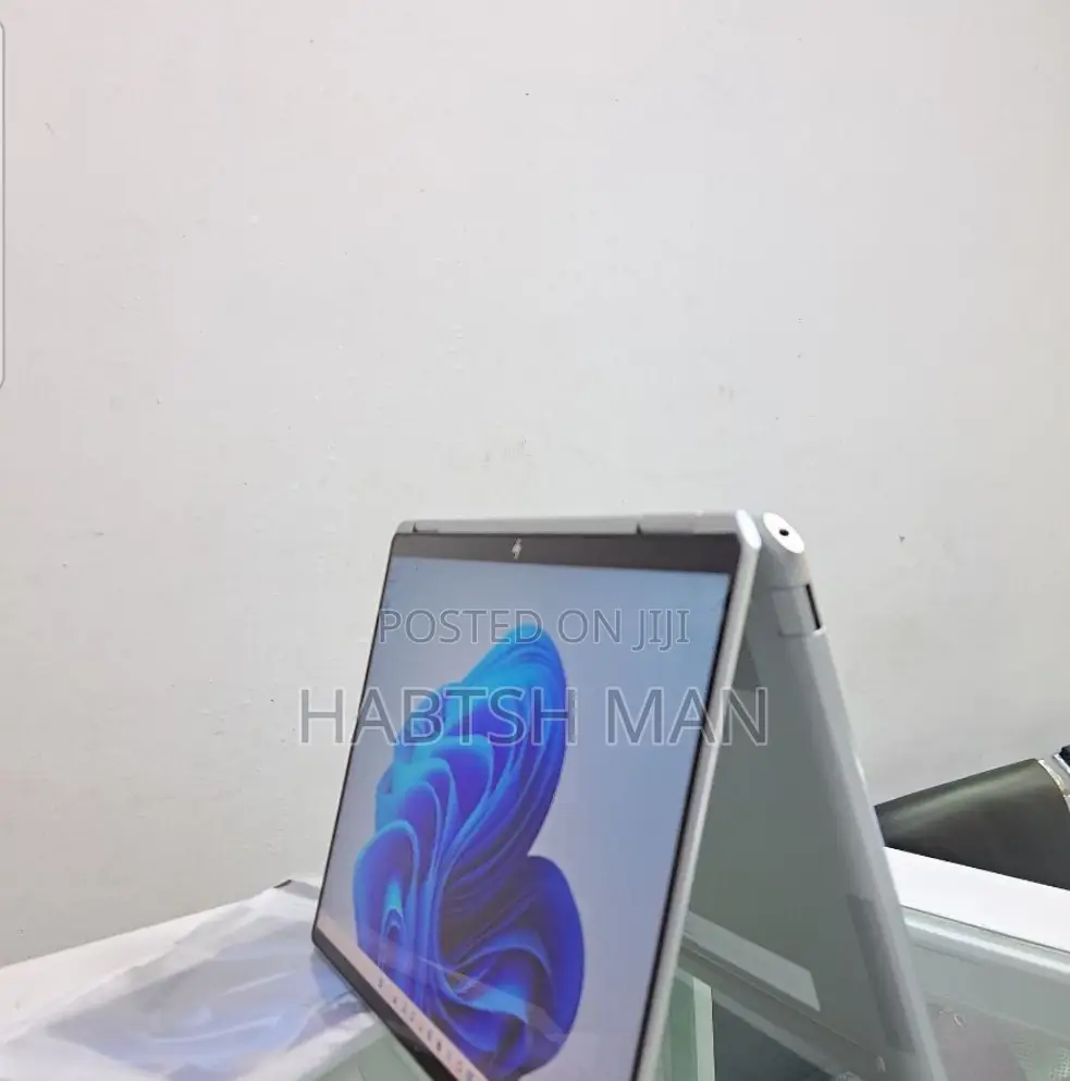 New Laptop HP Spectre X360 8GB Intel Core I5 SSD 512GB