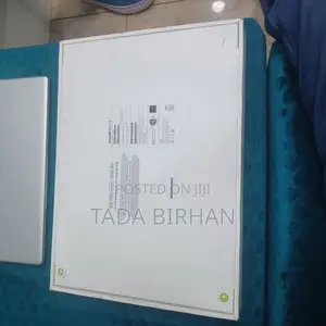 New Laptop Apple MacBook Air 2022 M2 8GB Apple M2 SSD 256GB