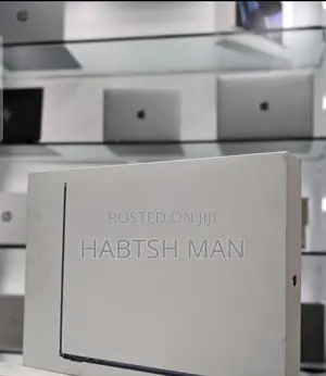 Photo - New Laptop Apple MacBook Air 2022 M2 8GB Apple M2 SSD 256GB