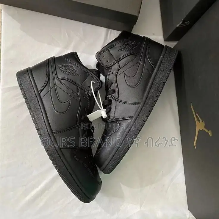 Nike Air Jordan 1 Triple Black' High Shoes for Men's