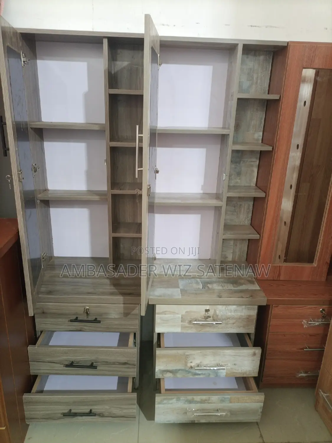 የመዋቢያ ጠረጴዛ