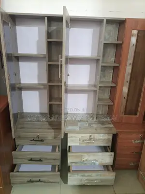 የመዋቢያ ጠረጴዛ