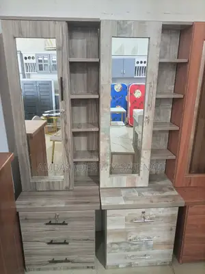 Photo - የመዋቢያ ጠረጴዛ