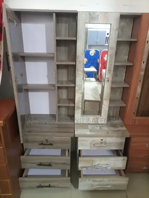 የመዋቢያ ጠረጴዛ