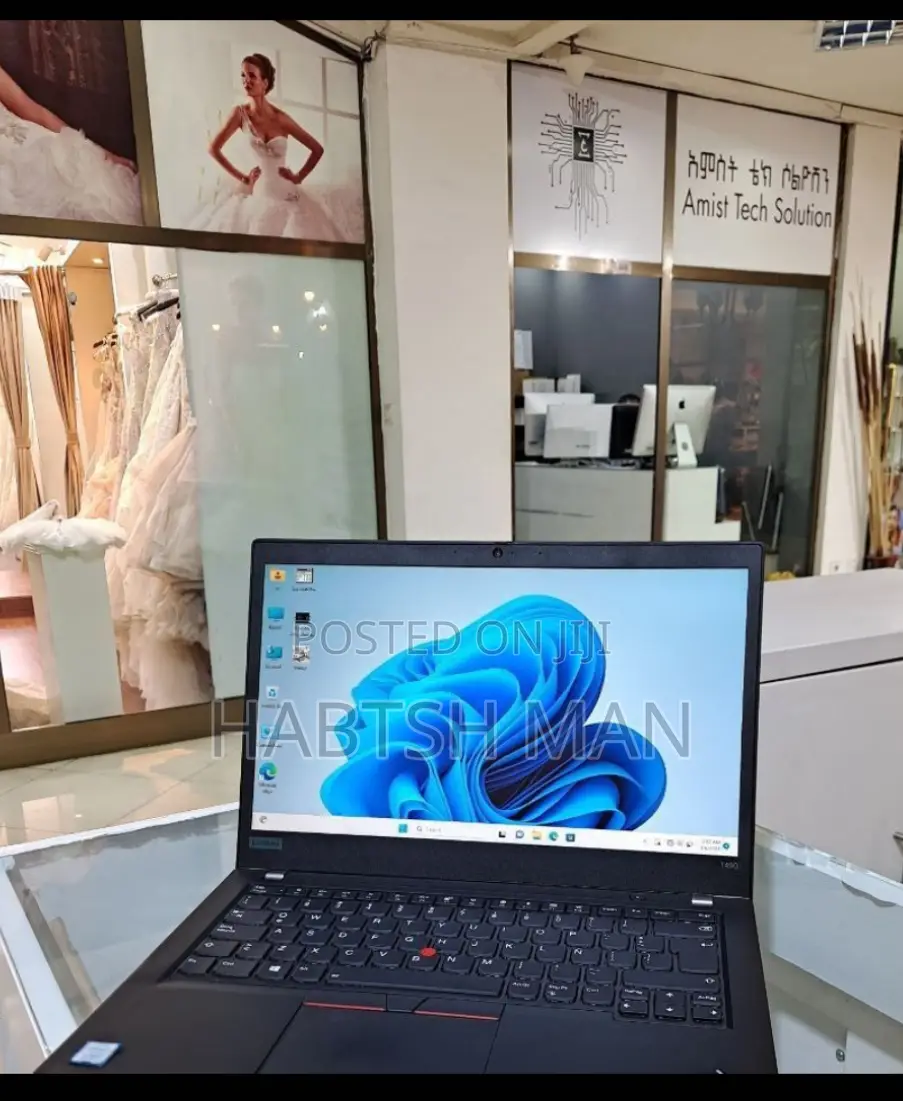 New Laptop Apple MacBook Pro 2013 8GB Intel Core i5 SSD 256GB