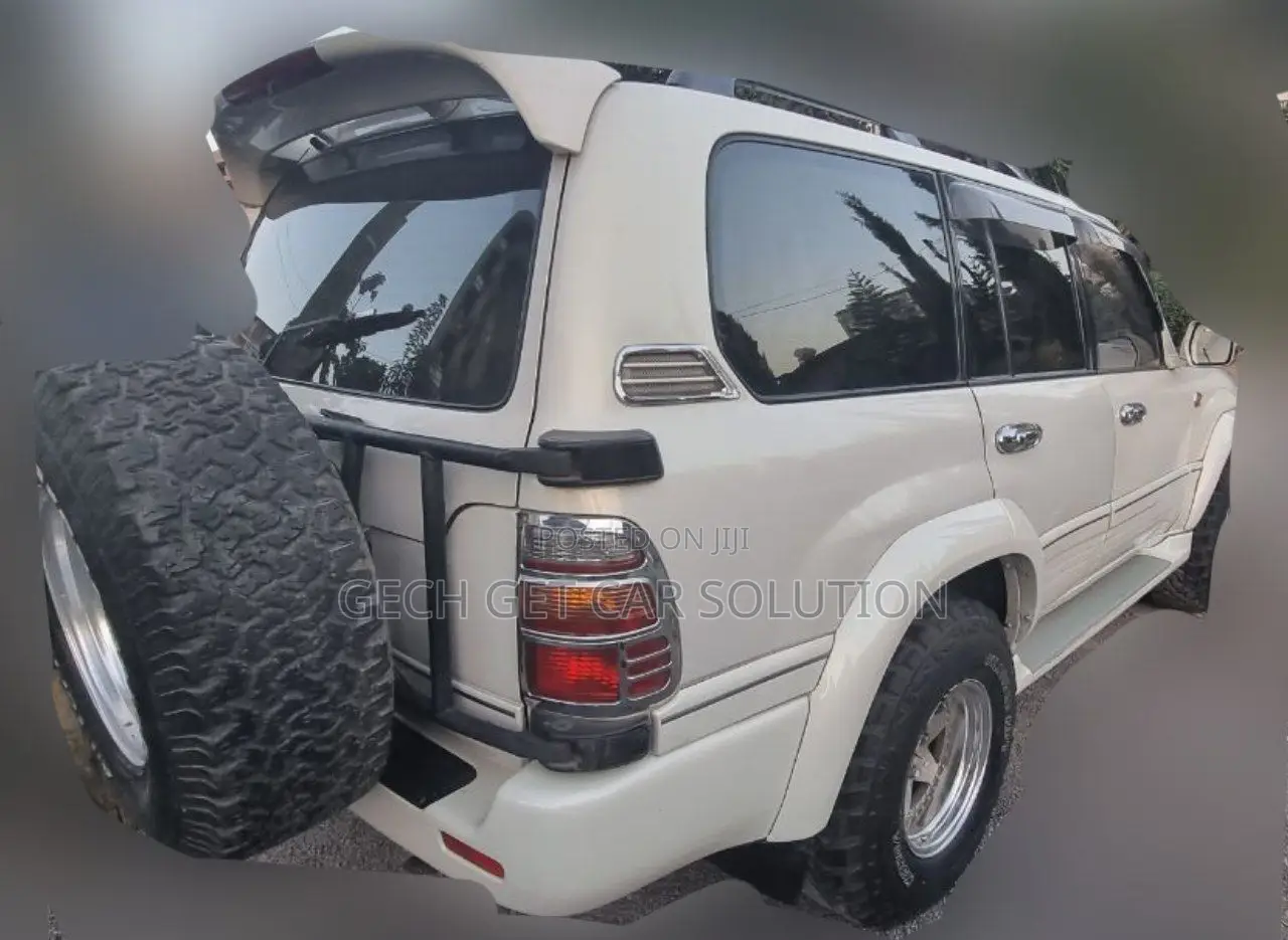 Toyota Land Cruiser 2002 Ivory