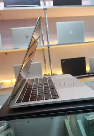 New Laptop Apple MacBook Pro 2020 M1 8GB Apple M1 Pro SSD 256GB