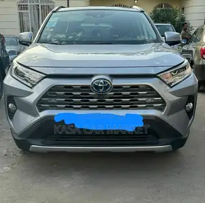 Photo - Toyota RAV4 Limited 2022 Silver