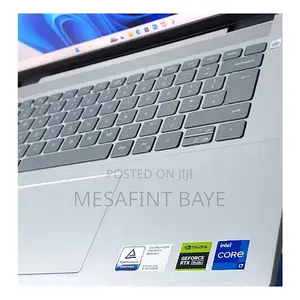 Photo - New Laptop Dell Inspiron 16 5620 8GB Intel Core i7 SSD 1T