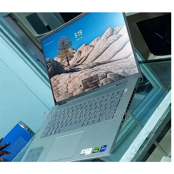 New Laptop Dell Inspiron 16 5620 8GB Intel Core i7 SSD 1T