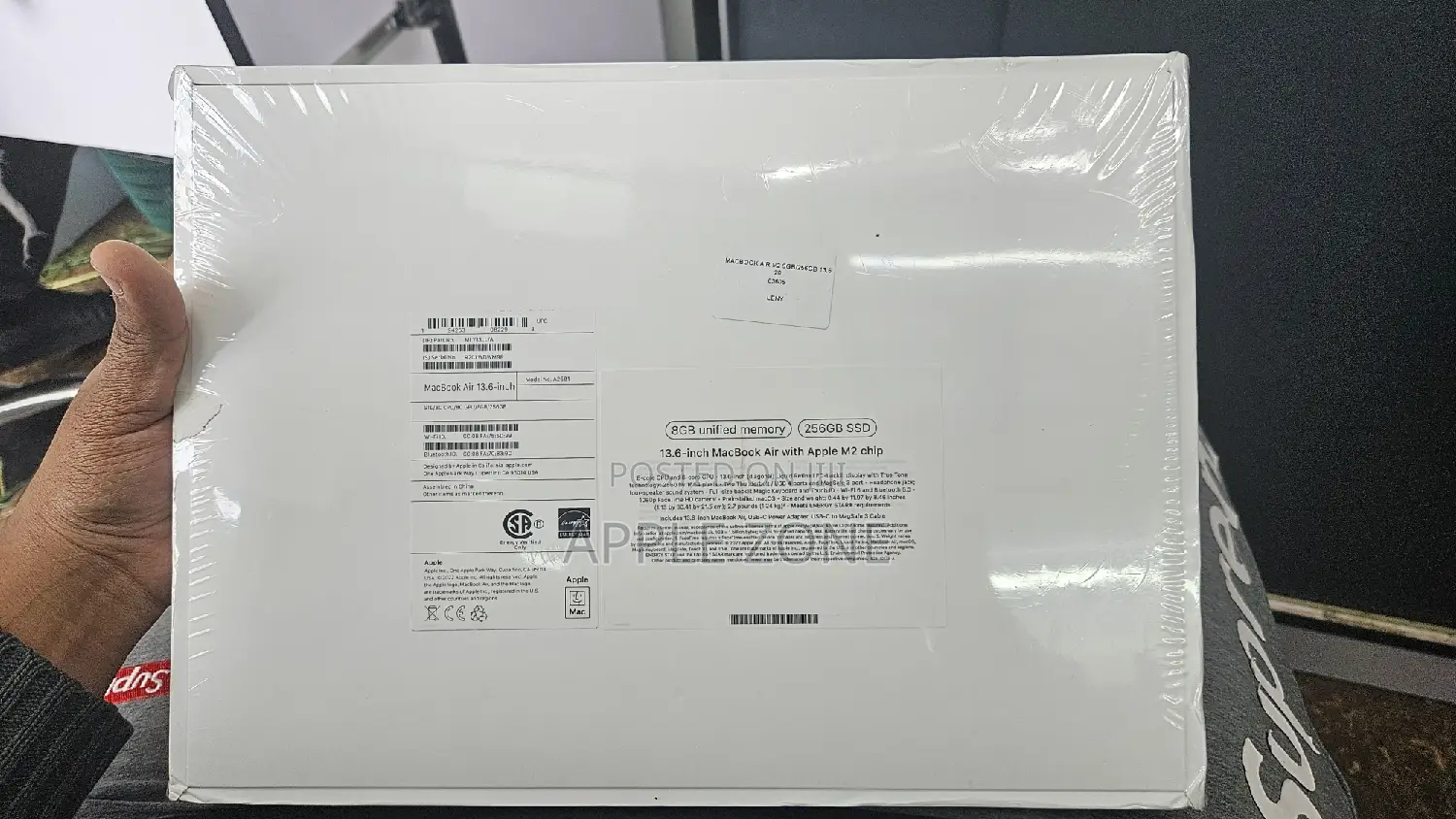 New Laptop Apple MacBook Air 2022 M2 8GB Apple M2 SSD 256GB