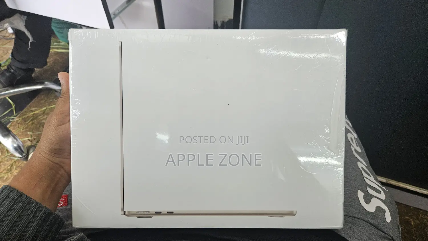 New Laptop Apple MacBook Air 2022 M2 8GB Apple M2 SSD 256GB