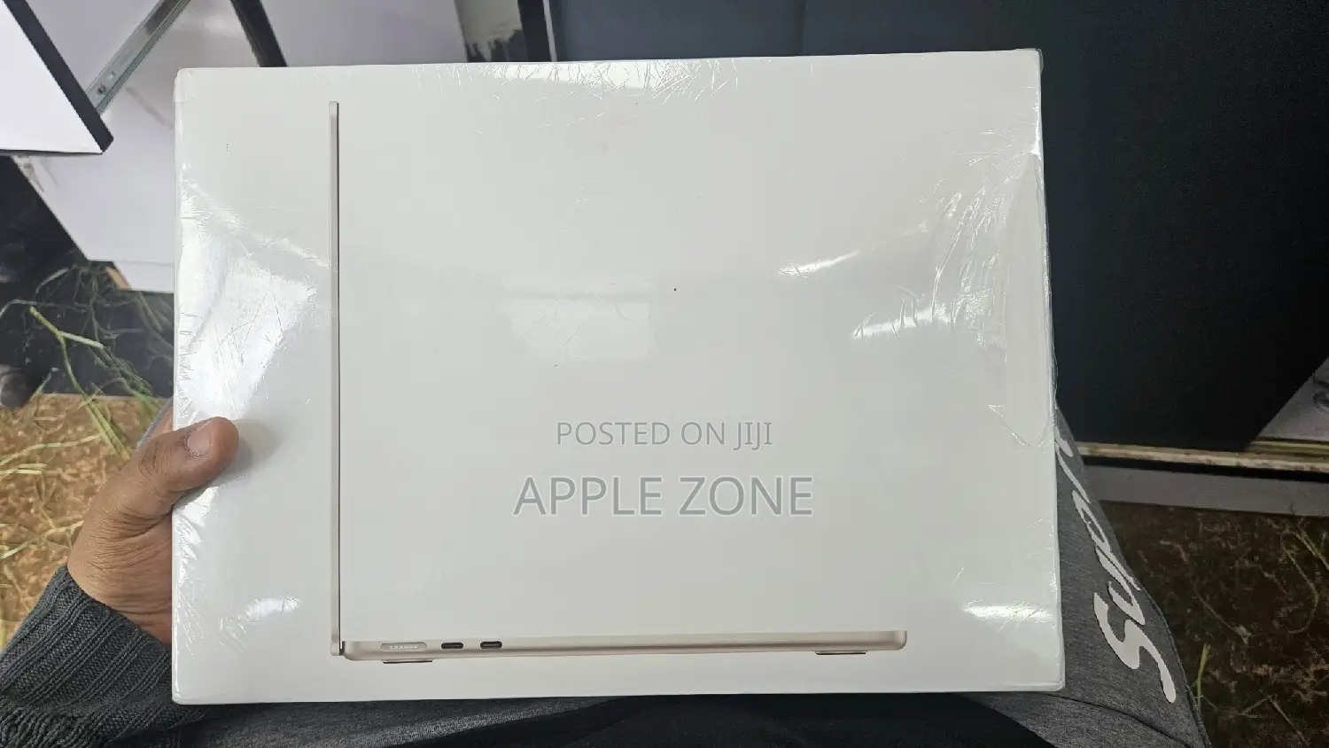 New Laptop Apple MacBook Air 2022 M2 8GB Apple M2 SSD 256GB