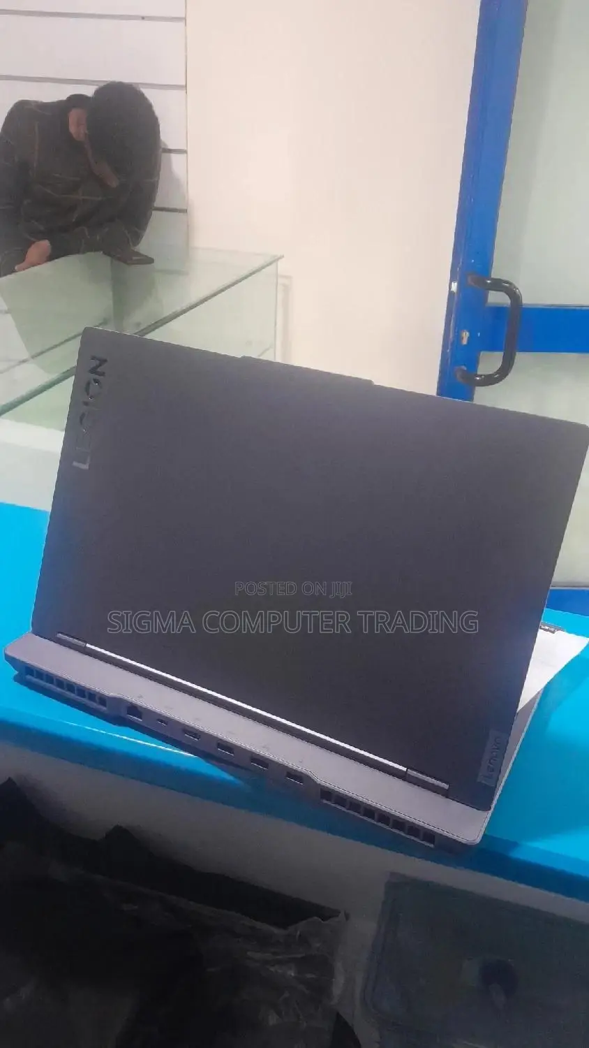 New Laptop Lenovo Legion 5 8GB AMD Ryzen 7 SSD 512GB