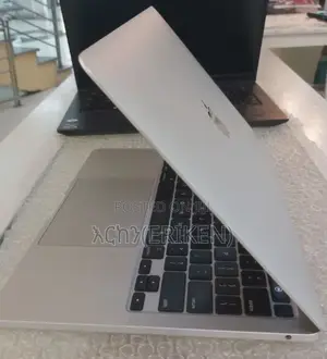 New Laptop Apple MacBook Pro 2020 8GB Intel Core I5 SSD 256GB