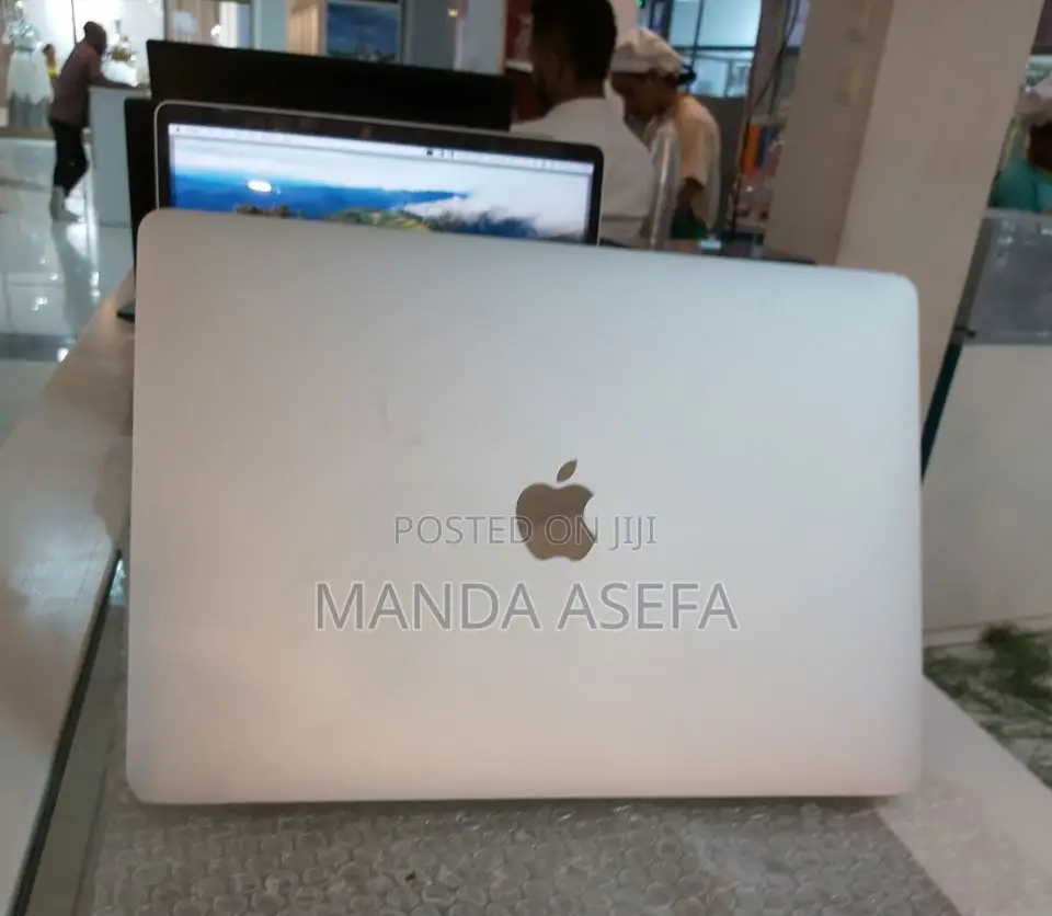 New Laptop Apple MacBook Pro 2018 16GB Intel Core I5 SSD 256GB