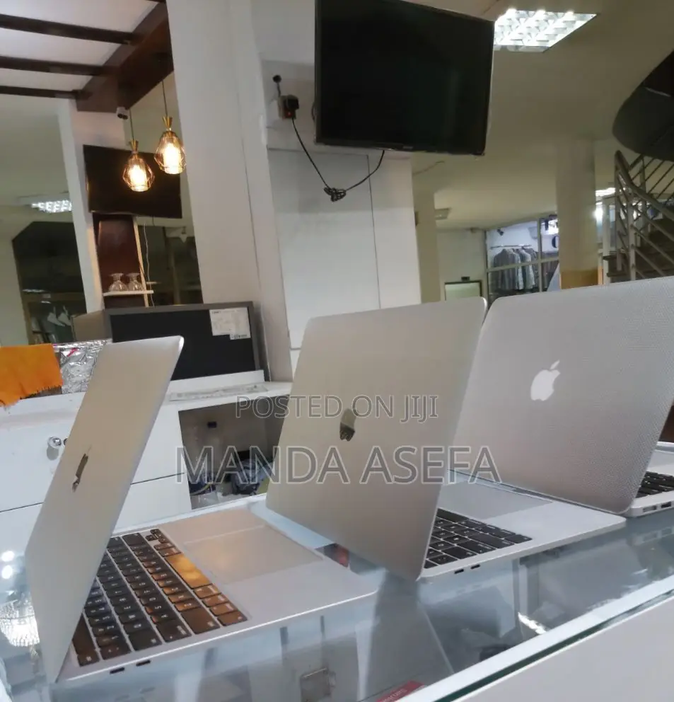 New Laptop Apple MacBook Pro 2018 16GB Intel Core I5 SSD 256GB