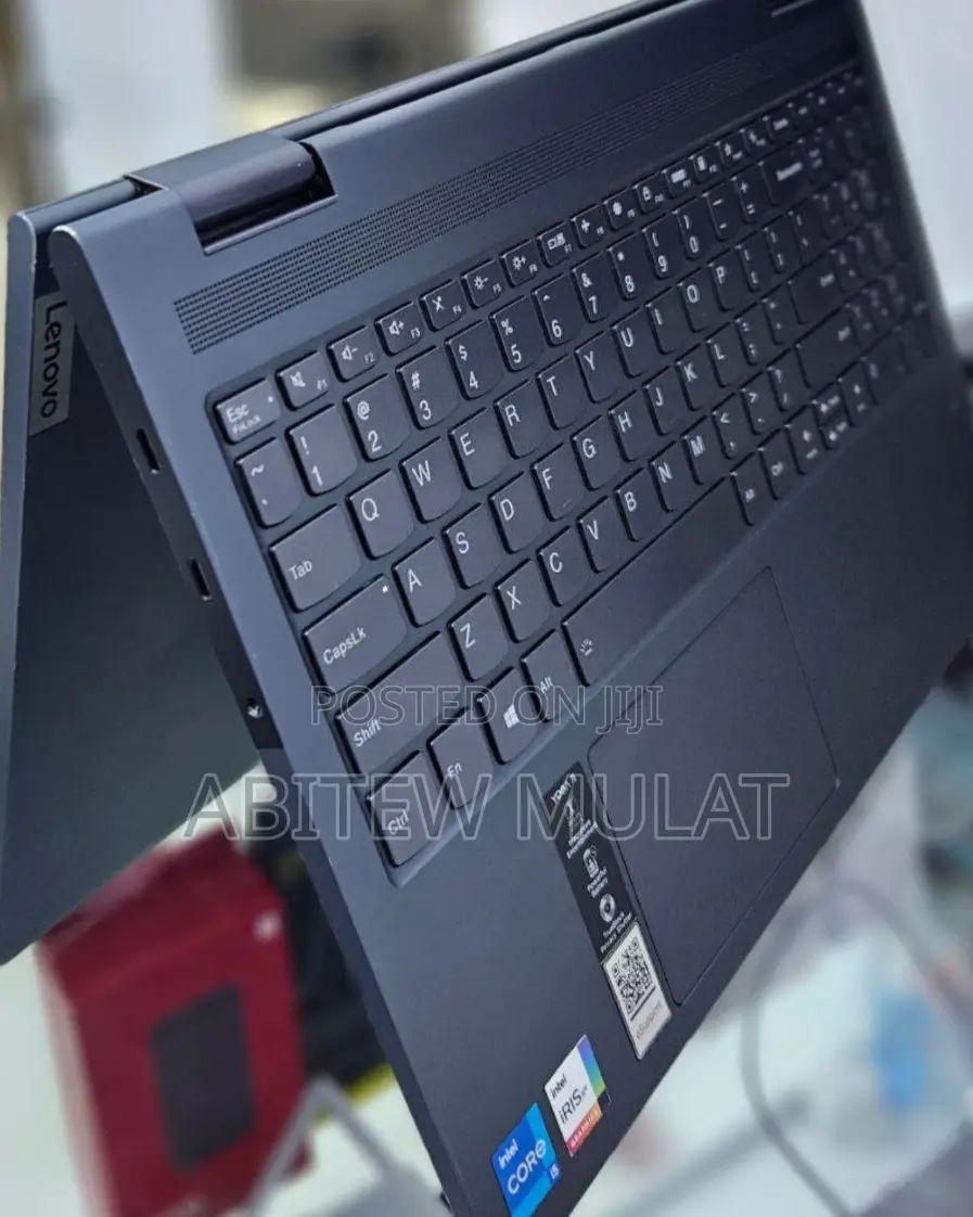 New Laptop Lenovo Yoga 710 8GB Intel Core I5 SSD 512GB