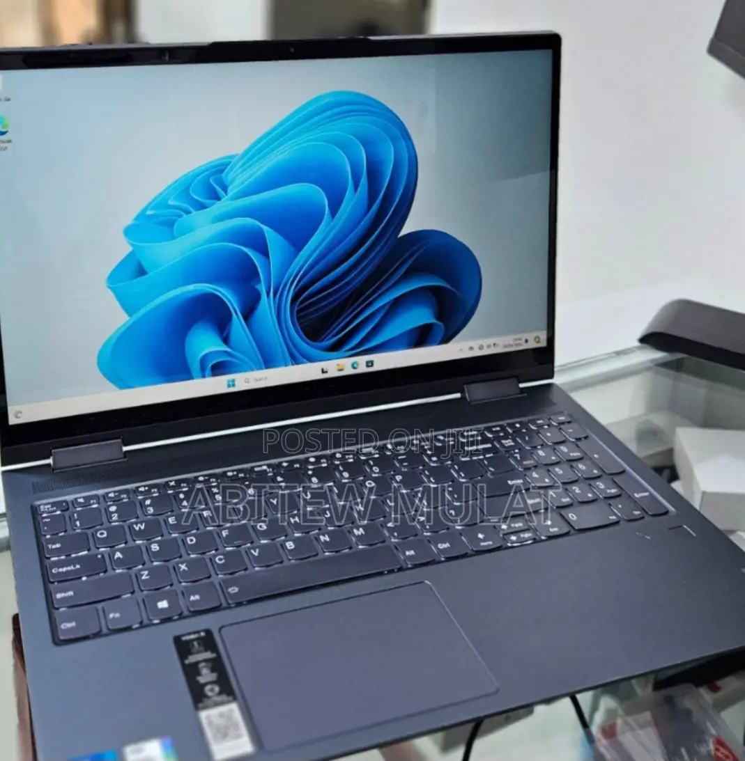 New Laptop Lenovo Yoga 710 8GB Intel Core I5 SSD 512GB