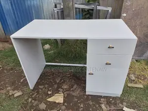 Photo - የቢሮ / ጠረጴዛ