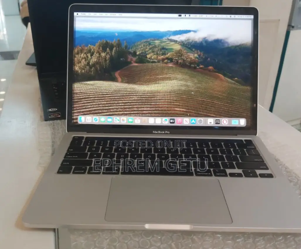 New Laptop Apple MacBook 2020 8GB Intel Core I5 SSD 256GB