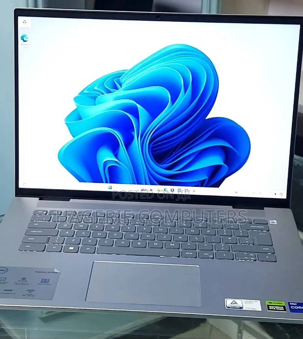 New Laptop Dell Inspiron 16 5620 16GB Intel Core I7 SSD 1T
