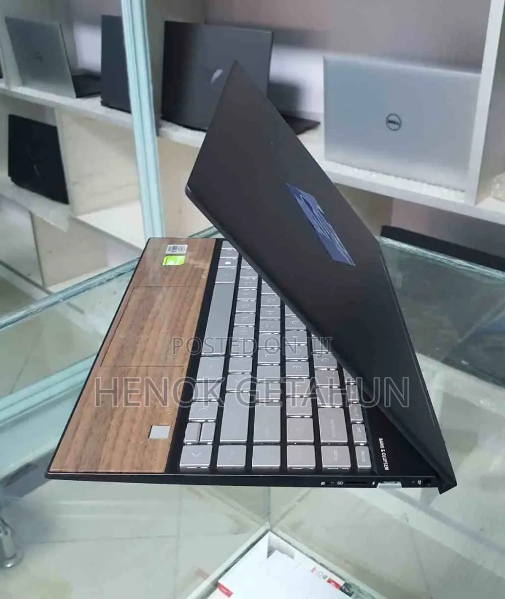 New Laptop HP Envy X360 8GB Intel Core I5 SSD 512GB