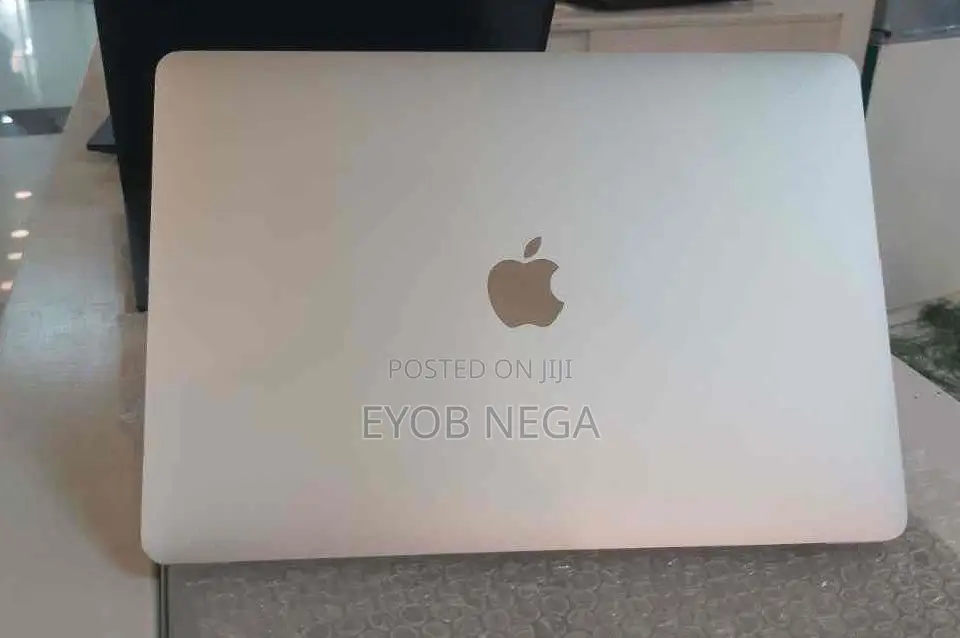 New Laptop Apple MacBook Pro 2020 8GB Intel Core I5 SSD 256GB