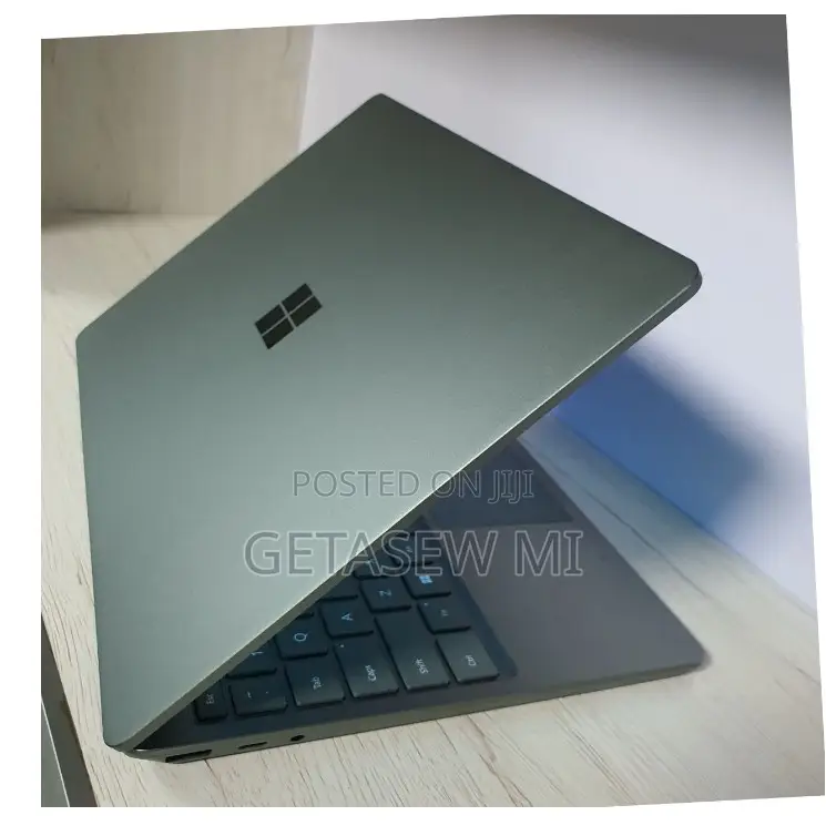 New Laptop Microsoft Surface Pro 8 8GB Intel Core I5 SSD 256GB